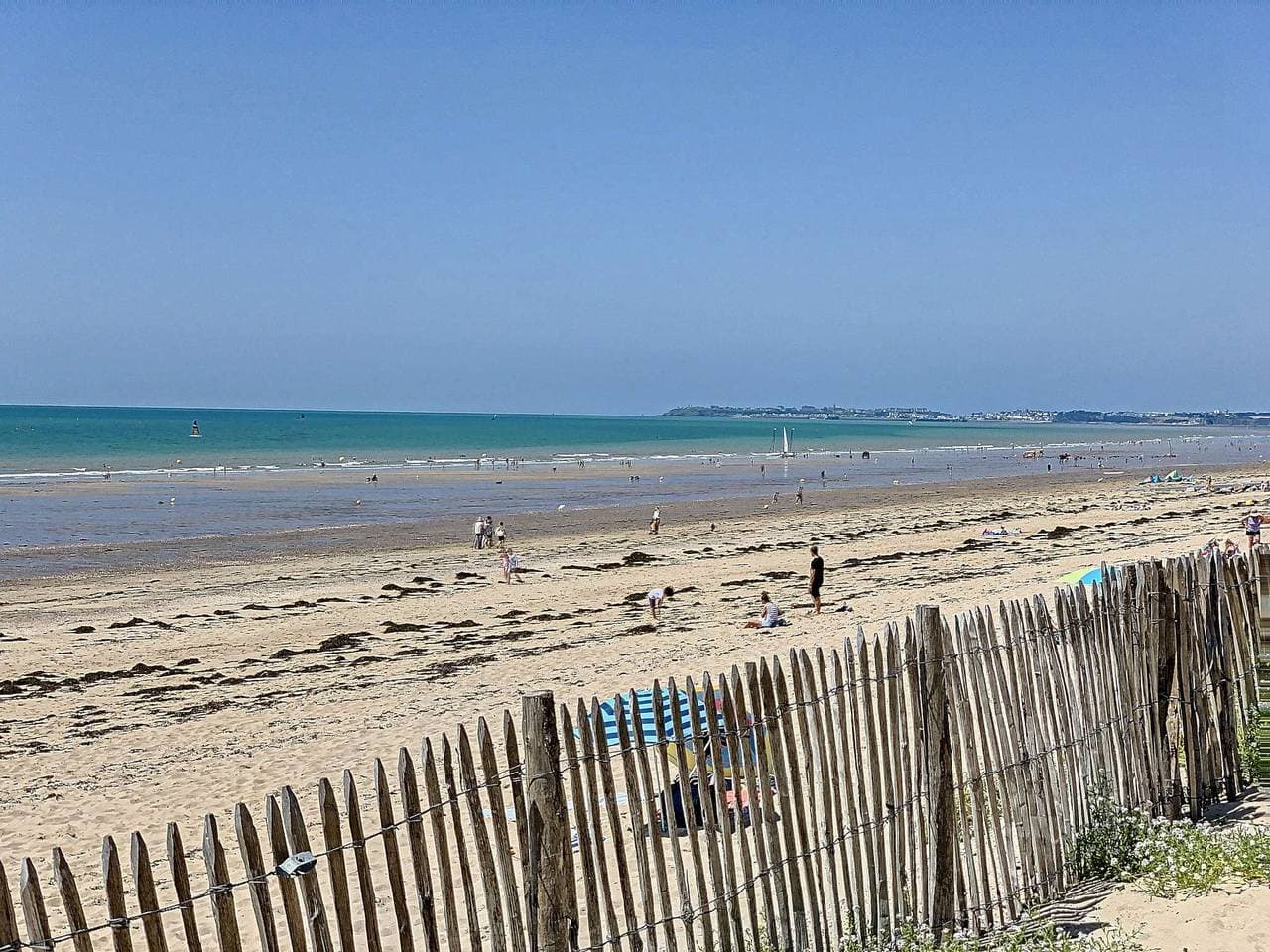 Foto 13 von 15: Wohnung mit privatem Parkplatz, 250m vom Strand, 1.5km von Geschäften, in Nähe Mont Saint-Michel