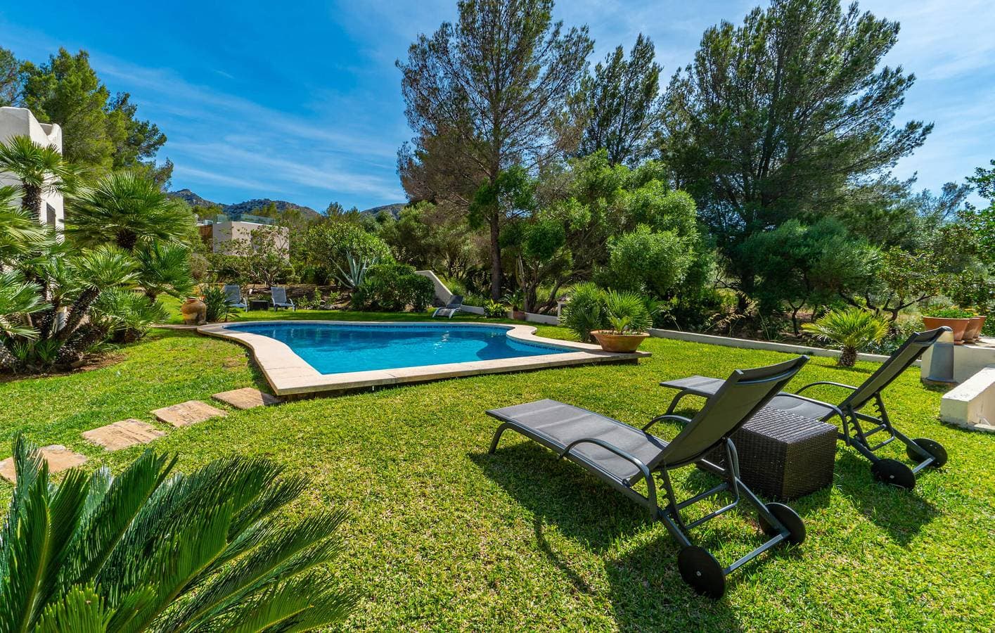 Foto 5 von 46: Meerblick-Paradies mit Pool, Terrasse und Grill