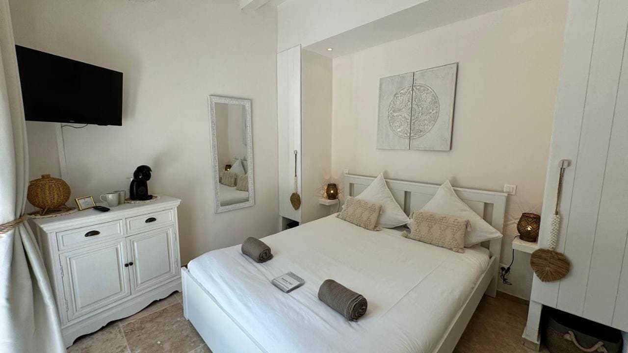 Foto 5 von 8: Double Room with Terrace