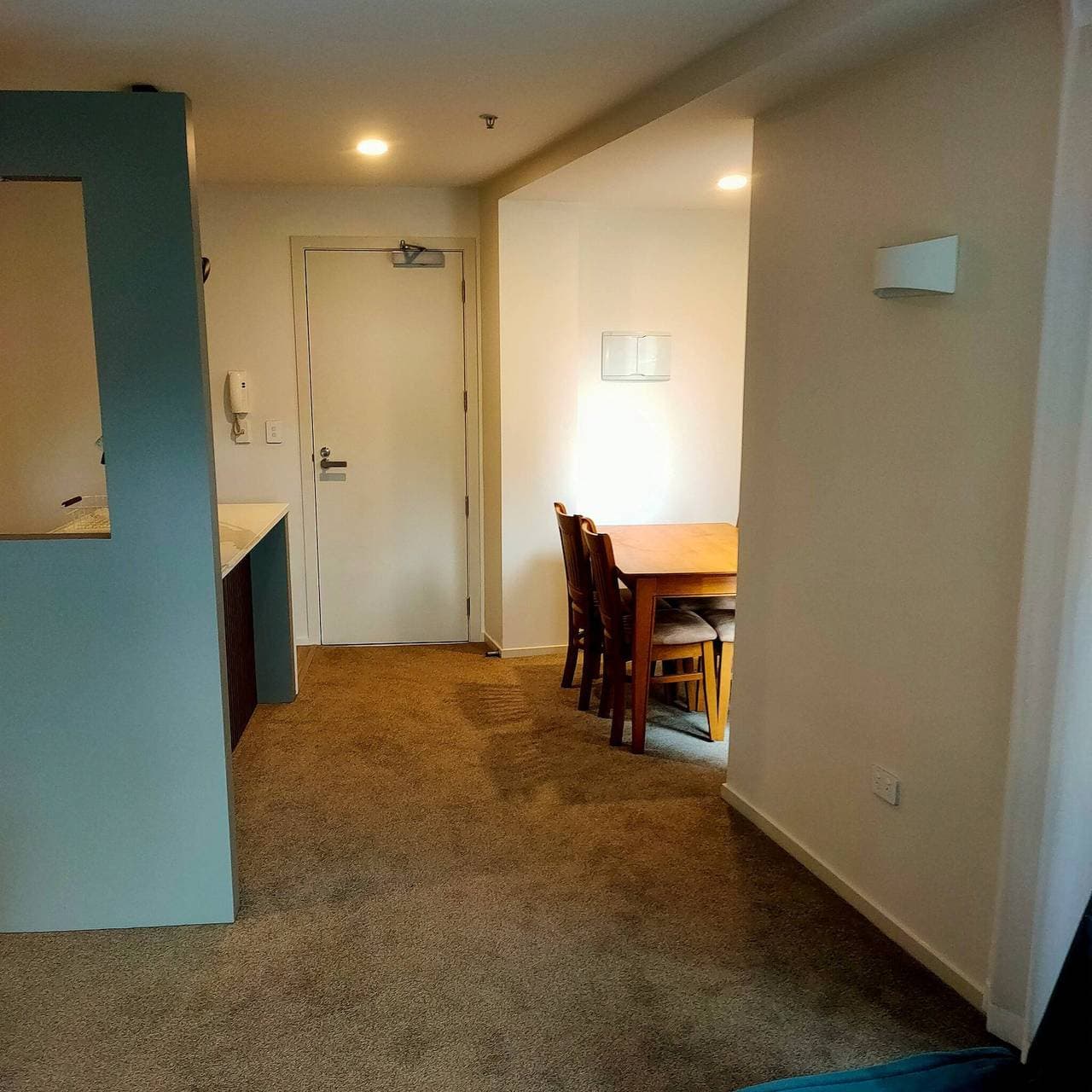 Foto 5 von 24: Ganze Wohnung in der Nähe von Einzelhandel, Grünfläche und Stadt