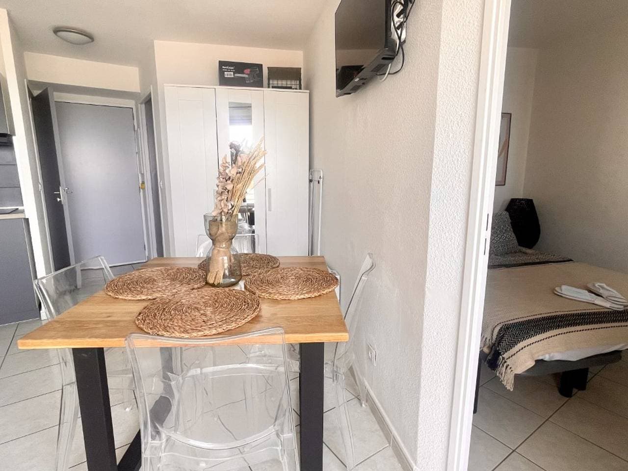 Foto 13 von 25: Renovierte Wohnung mit Gemeinschaftspool, 4 Betten, Klimaanlage, WLAN, Terrasse mit Meerblick