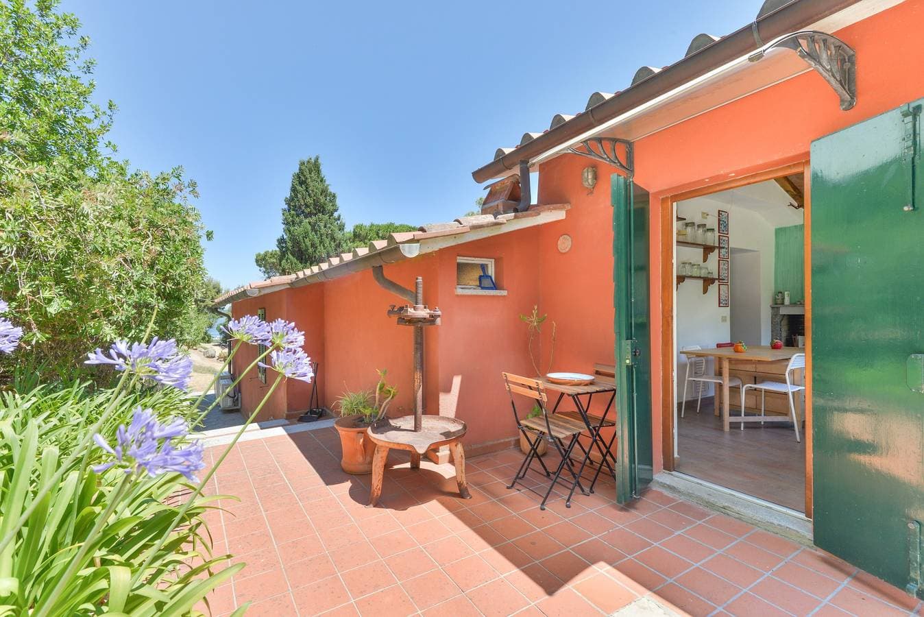 Foto 3 von 25: Villa 'I Fiori Redinoce' mit privater Terrasse, privatem Garten und Klimaanlage