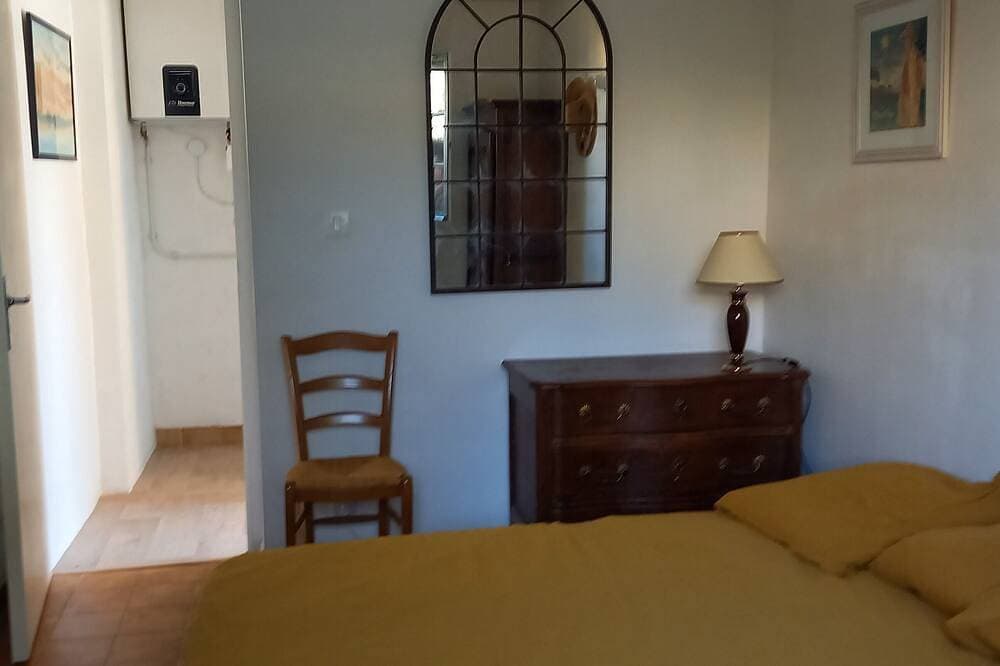Foto 11 von 30: Bedroom and bathroom with summer kitchen, 12-minute walk to beach