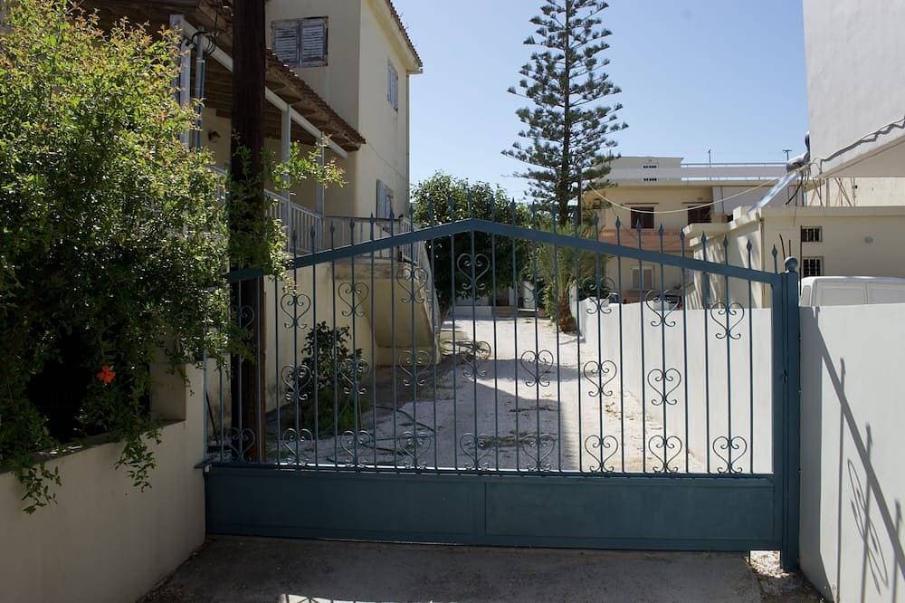 Foto 12 von 29: \"Spyros\" 1-Room Apartment - Simple, cozy, close to the beach