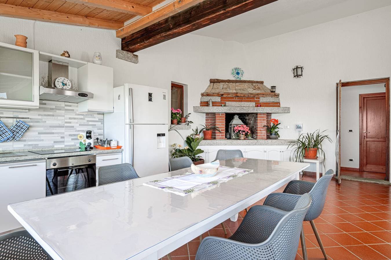 Foto 5 von 25: Villa Montalmutu mit Meerblick, WLAN und Klimaanlage