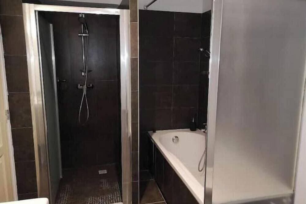 Foto 7 von 18: Large apartment in villa with garden and pool