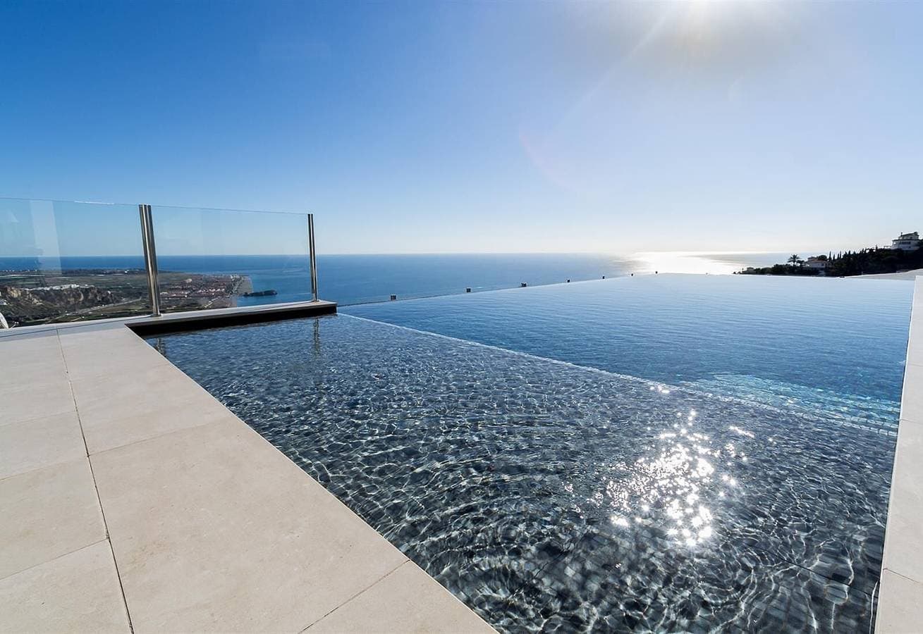 Foto 3 von 32: Villa "Royal" mit Meerblick, privatem Pool & WLAN
