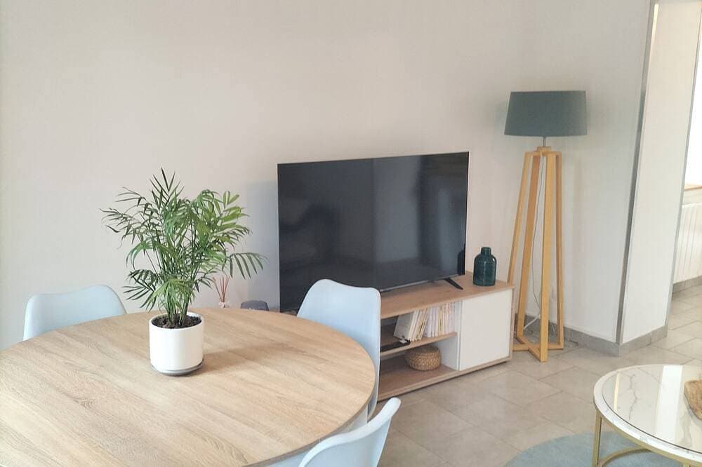 Foto 4 von 6: Apartment with courtyard, ideally located. Neatly decorated.