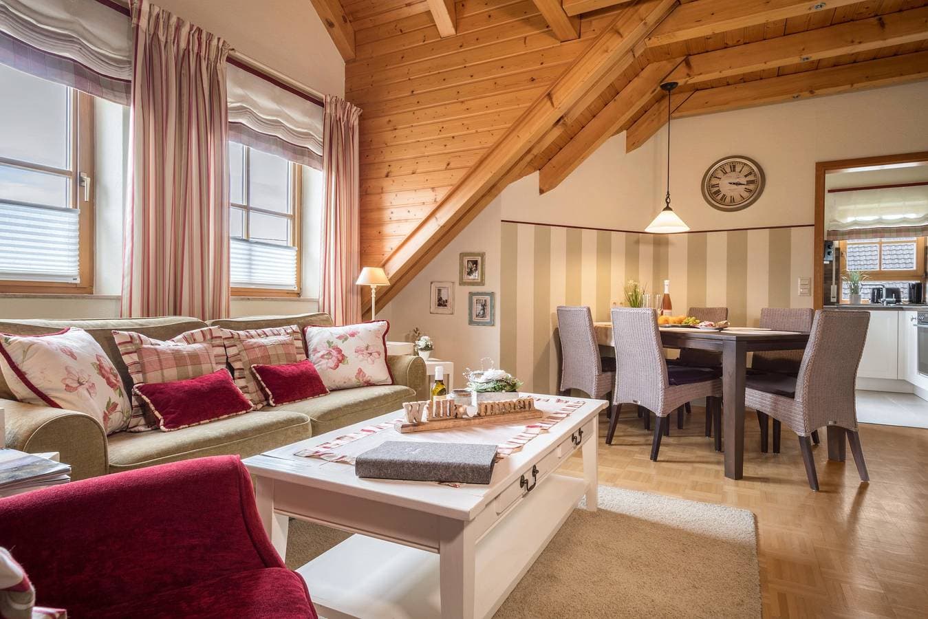 Foto 7 von 32: Charmante Ferienwohnung 5 auf dem "Trostelhof" mit Balkon