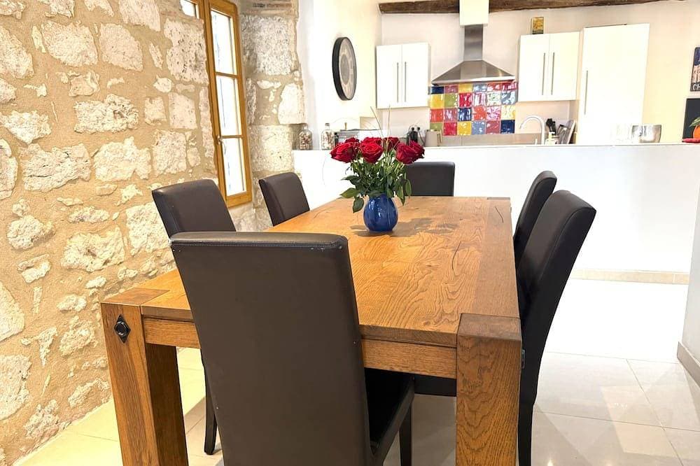 Foto 8 von 11: Maison Girasol, Sleeps 4 w/ Pets On Request