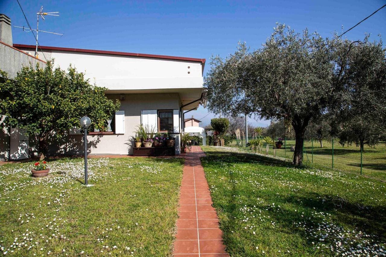 Foto 4 von 38: Three-Bedroom House