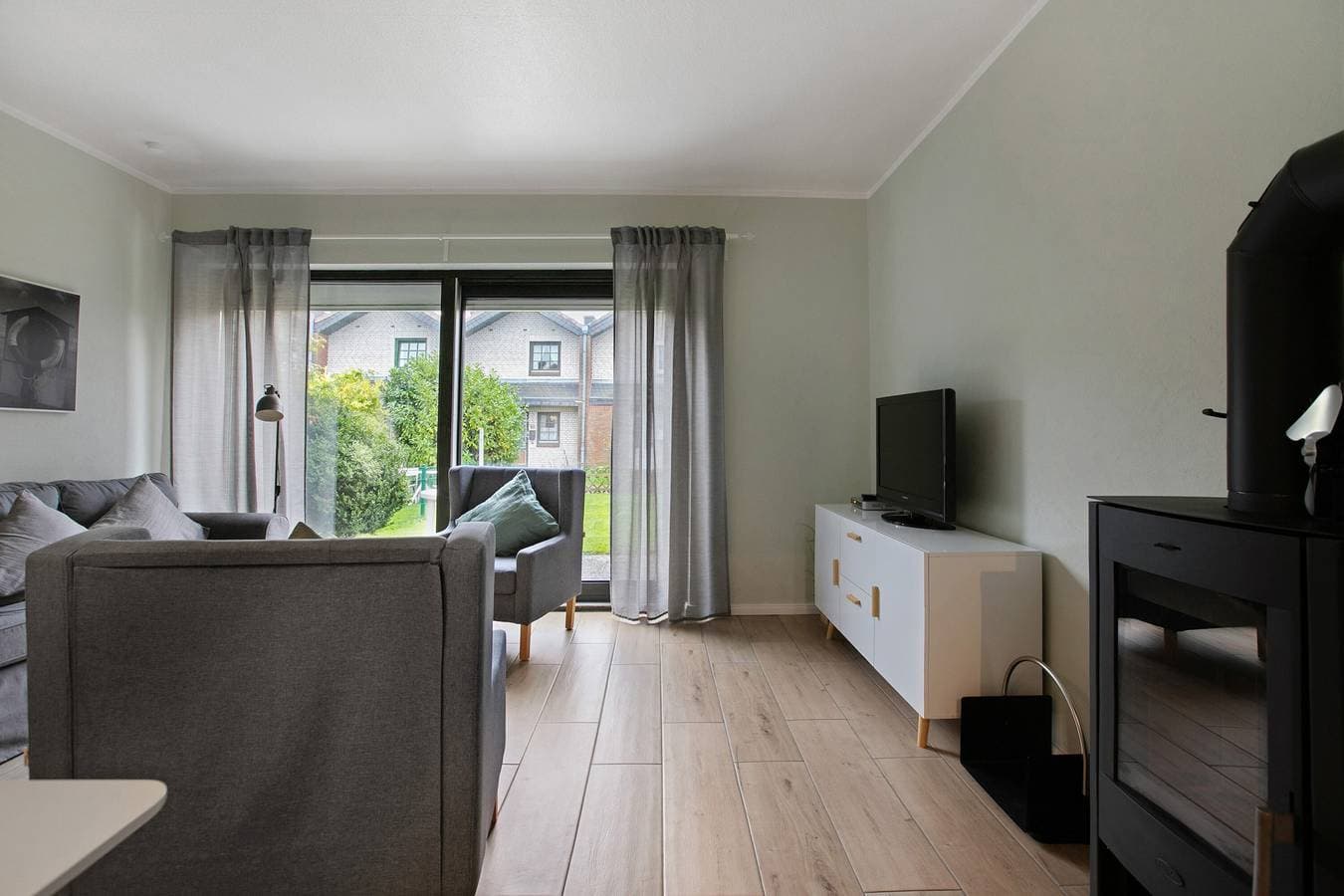 Foto 2 von 25: Ferienhaus „Deichkönig“ direkt im Kurzentrum, privater Terrasse und WLAN