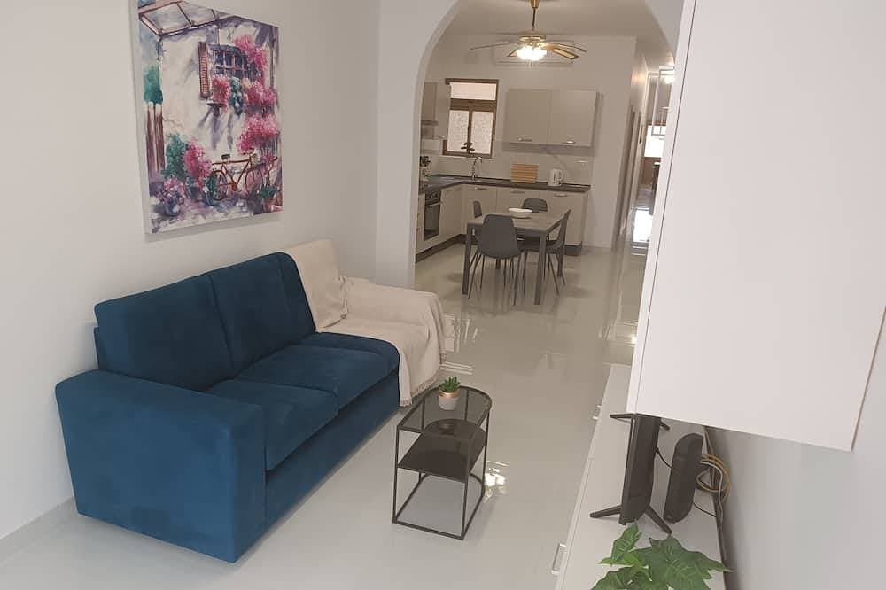 Seaside Stylish and Spacious 2-Bedroom Apartment 1