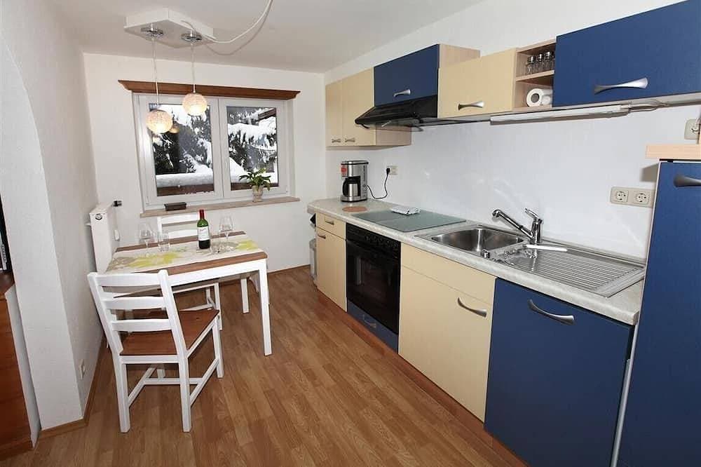 Foto 10 von 10: Schoene, liebevoll komplett renovierte Ferienwohnung direkt unter dem Karwendel.