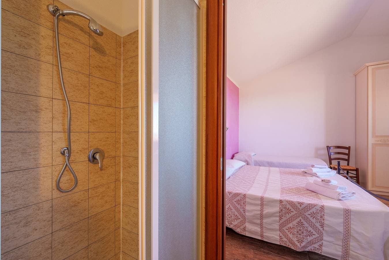Foto 13 von 28: Ferienwohnung "Casa Ginepro Piscina E Vista Mare" mit Meerblick, Gemeinschaftspool und WLAN