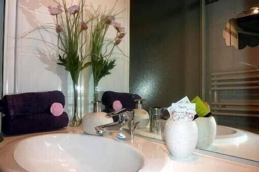 Foto 3 von 21: Cannes Beach. Appart Up Seaview 36 m2. Top Design. Pr. Center. Pool, Garage,