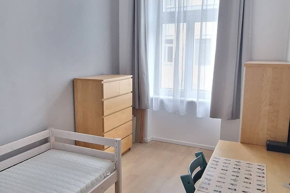 Foto 2 von 19: Moderne ca. 100 m² Altbauwohnung in zentraler Hofruhelage!