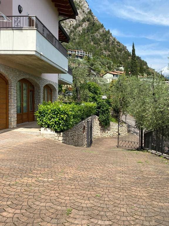 Foto 12 von 24: Residenz Villa Gianna Dreizimmer-Wohnung mit Seeblick für 3 Personen