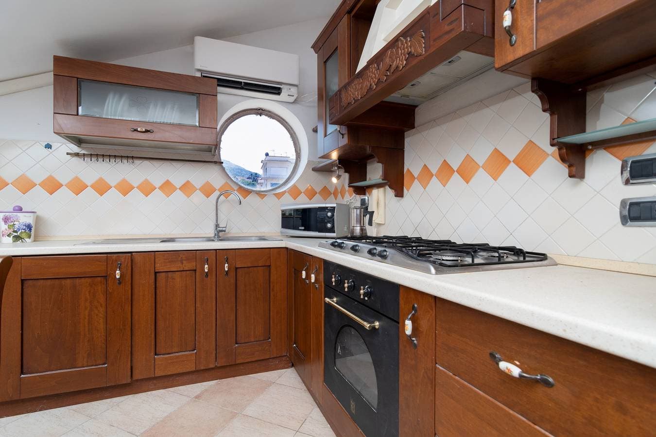 Foto 4 von 18: Alba Rosa Attic by Espresso Rentals