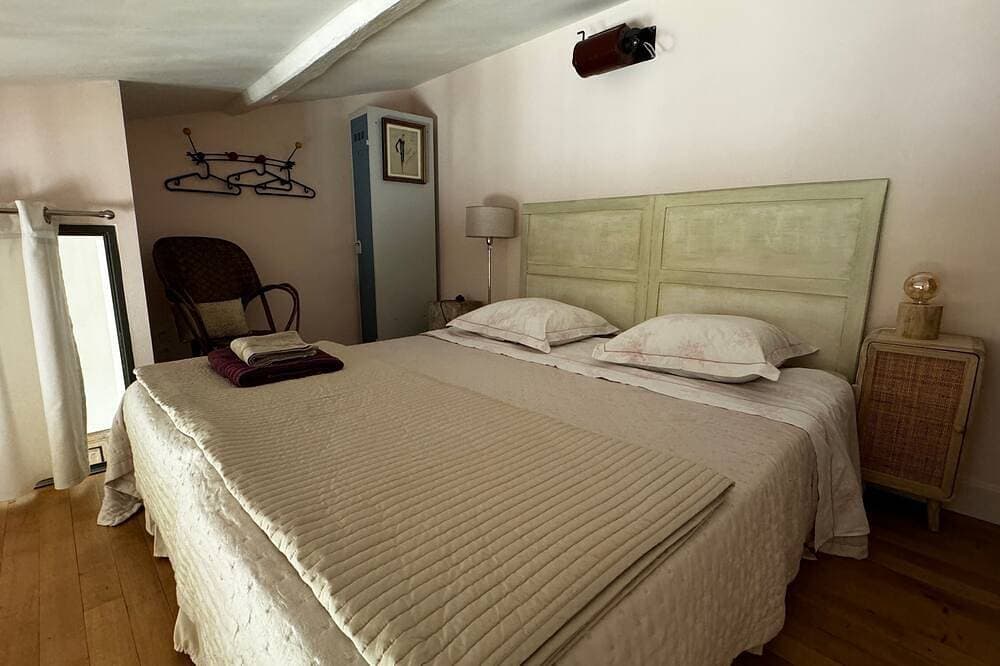 Foto 4 von 22: On the corniche de la gironde one- or two-bedroom apartment