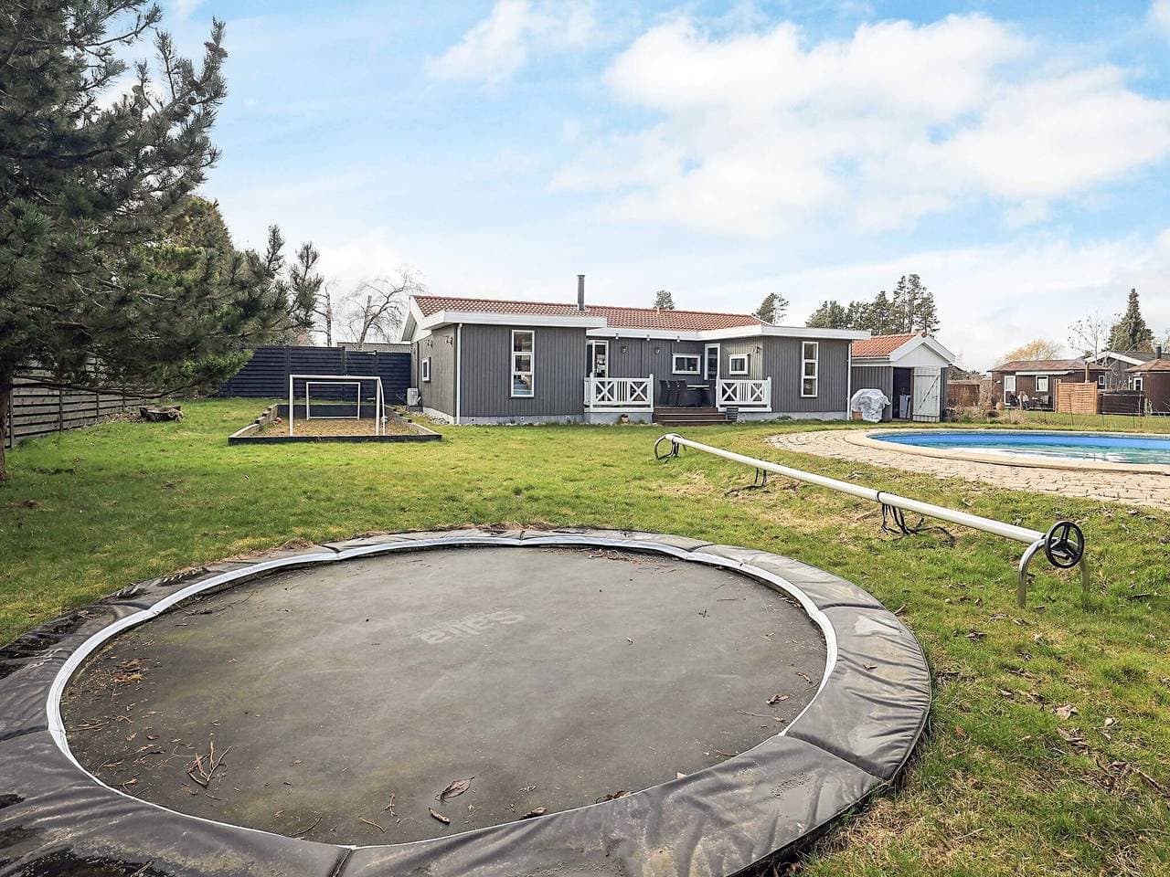 Foto 5 von 26: Poolhaus mit Bouleplatz