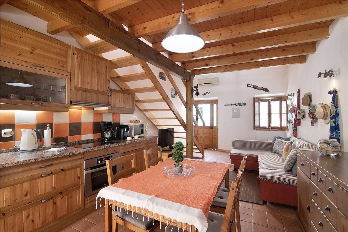 Foto 3 von 18: Ferienhaus 'Ana Townhouse' mit privater Terrasse, WLAN und Klimaanlage