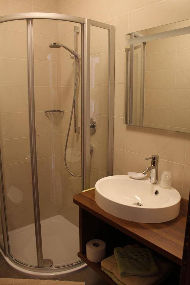 Foto 9 von 9: Double Room with Balcony (2 Adults + 1 Child)