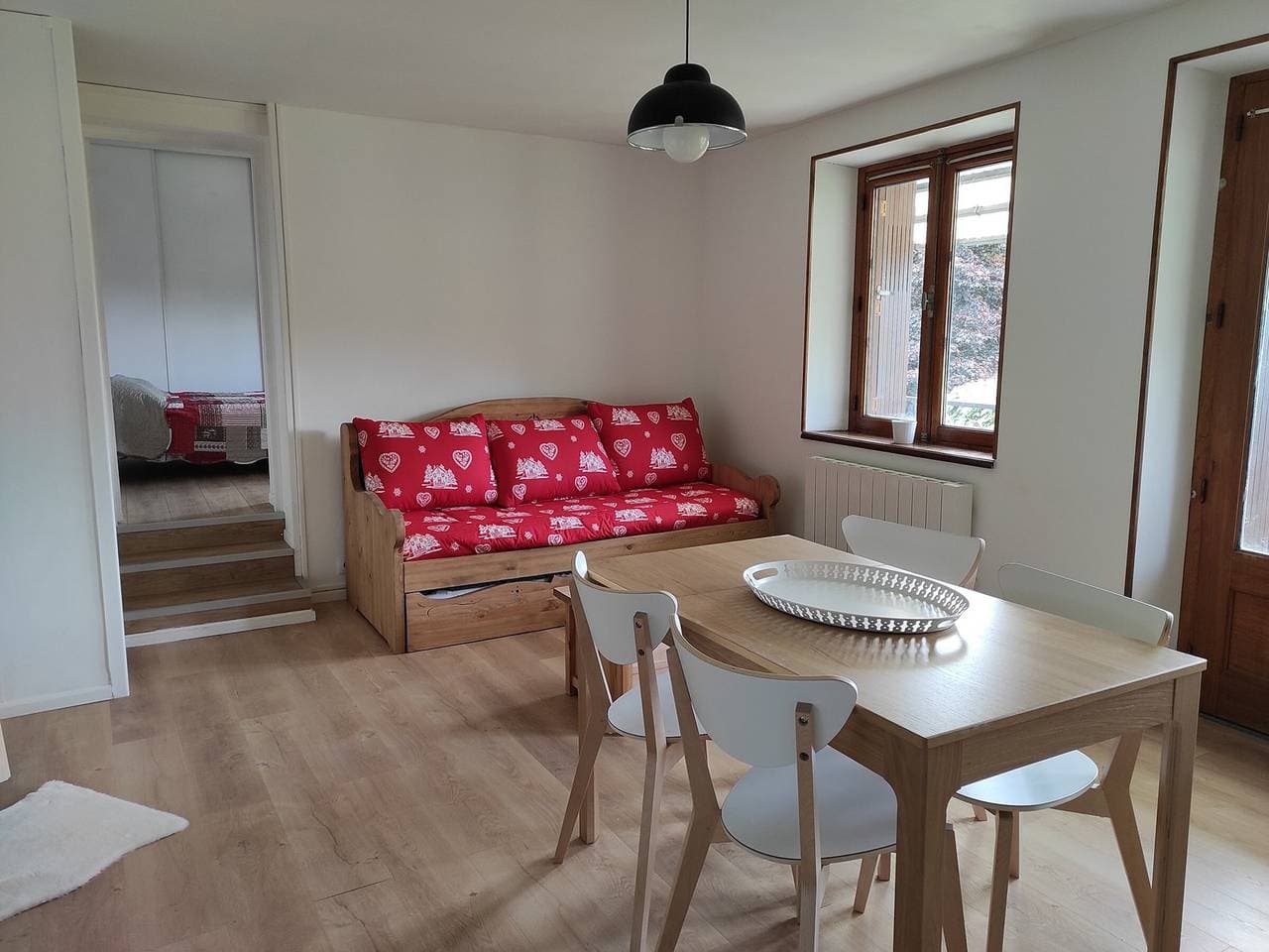 Foto 3 von 12: Charmante renovierte Wohnung 47m², 4 Pers, nahe Pisten, Parkplatz, WiFi