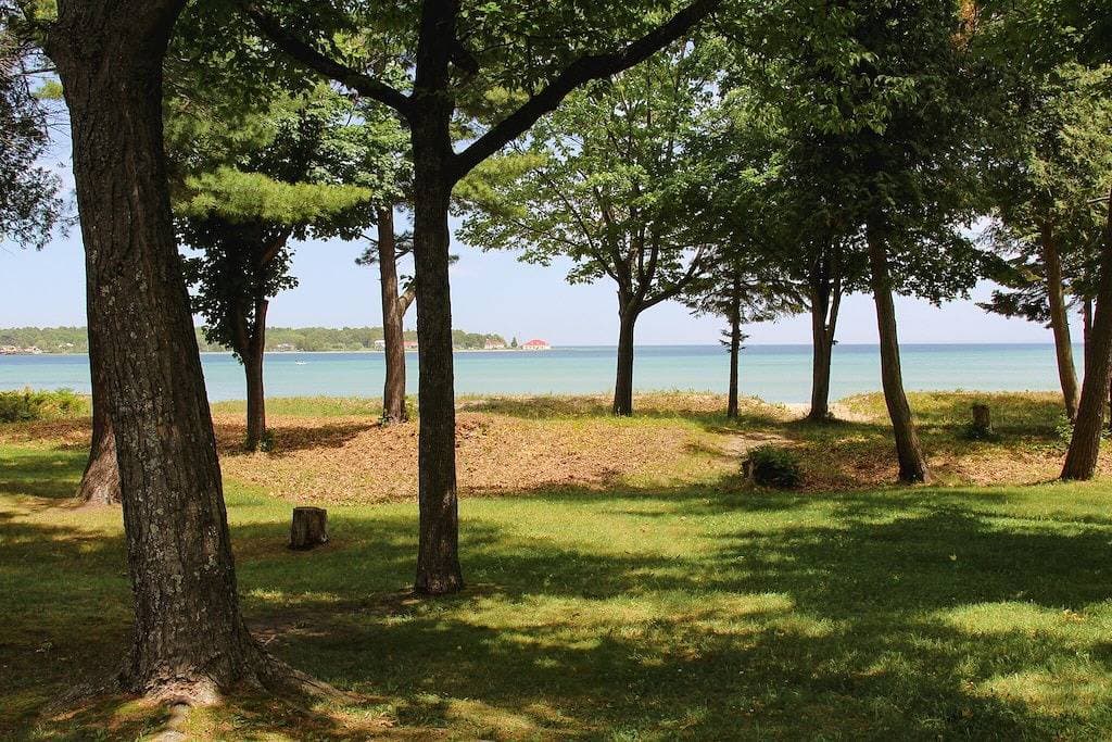Foto 2 von 19: Beaver Harbor Condo Unit # 5 mit halbprivatem Zugang zum Strand