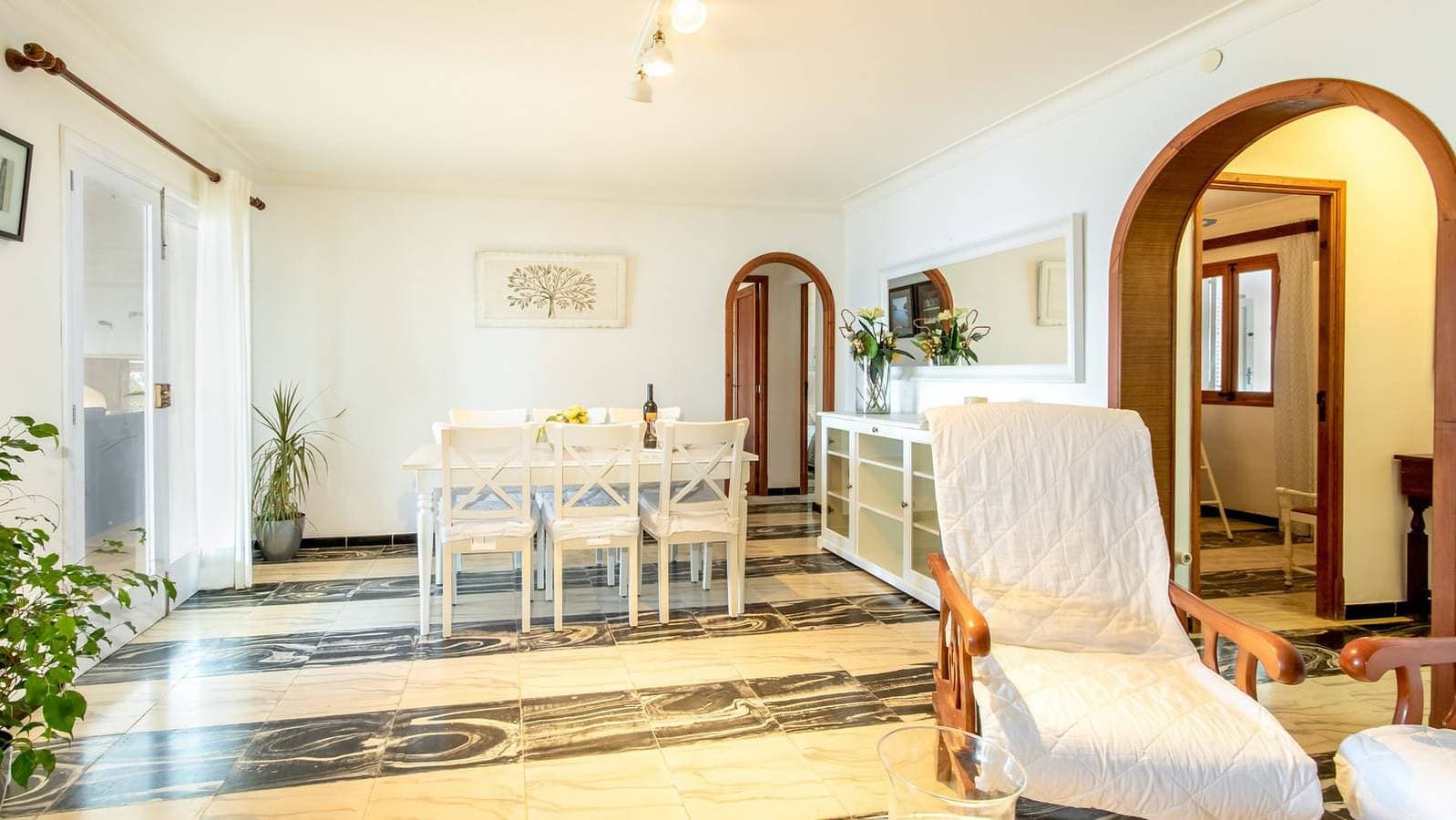 Foto 12 von 34: Ferienwohnung für 4 Personen mit Garten