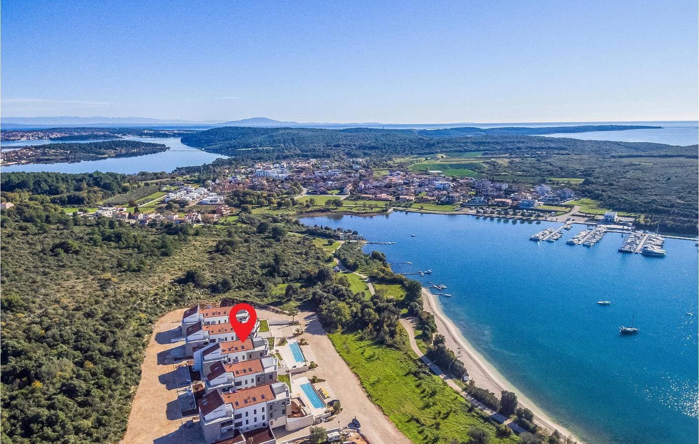 Charmantes Apartment, 2 km vom Strand entfernt: mit Pool, WLAN und Terrasse 1