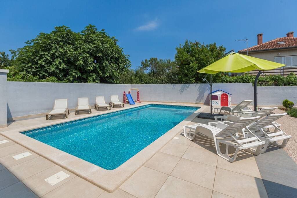 Foto 2 von 23: Ferienwohnung für 4 Personen mit Pool