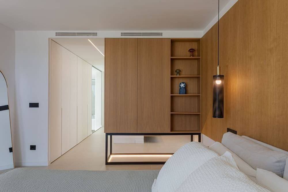 Foto 3 von 30: Ultra-Modern 5-Bed Luxury Chalet with Private Pool & Home Cinema 13 Min To Beach