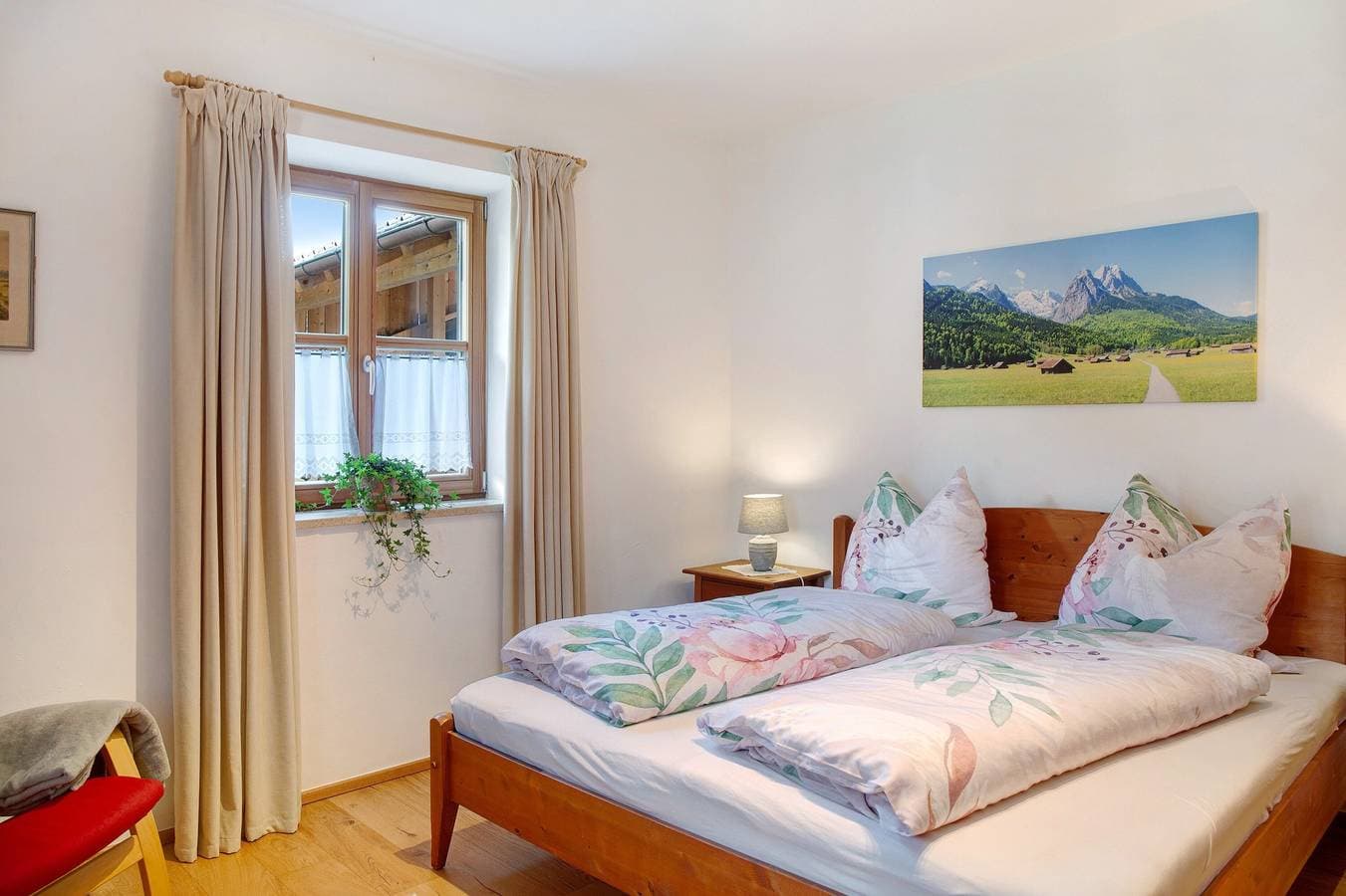 Foto 11 von 28: Ferienwohnung Zugspitzblick mit Bergblick, Garten und WLAN