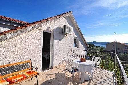 Ferienwohnung in Sukošan mit Meerblick, Balkon, Klimaanlage, W-Lan (654-2) 1