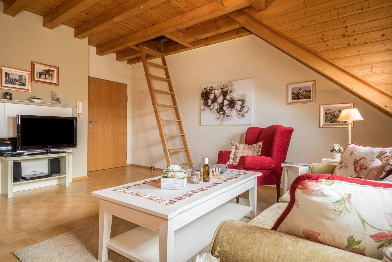Foto 9 von 32: Charmante Ferienwohnung 5 auf dem "Trostelhof" mit Balkon