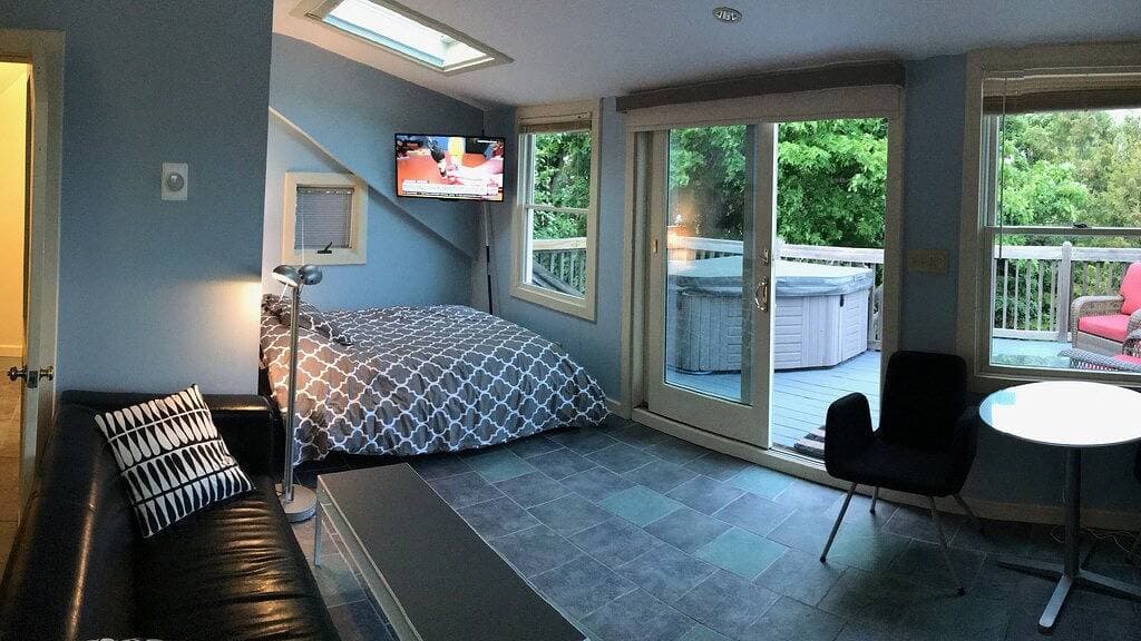 In der Stadt Private Wohnung mit Whirlpool und Terrasse 1