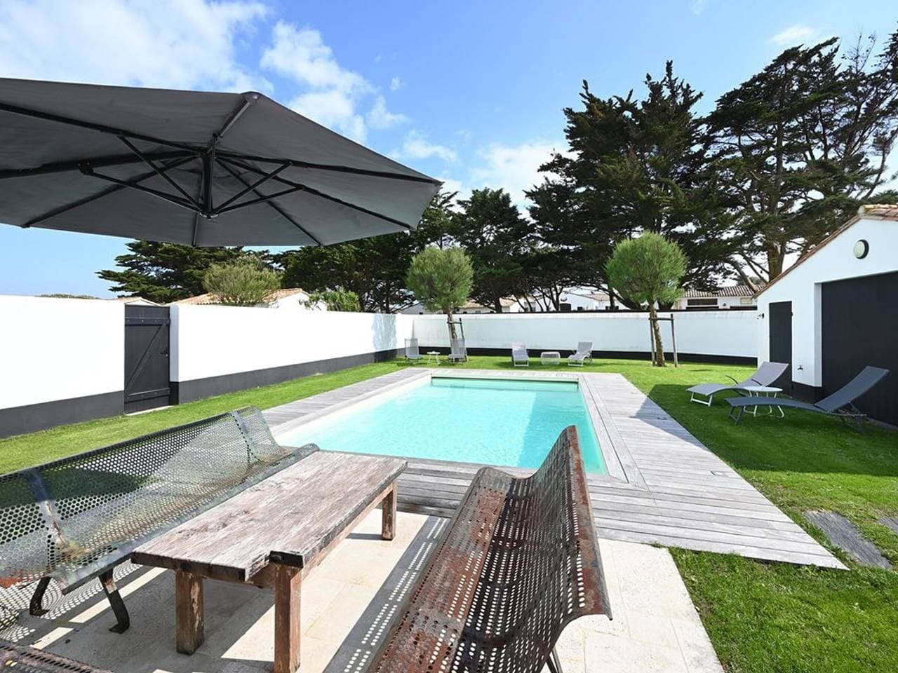 Geräumiges Haus auf Ile de Ré mit Pool und Parkplatz 1