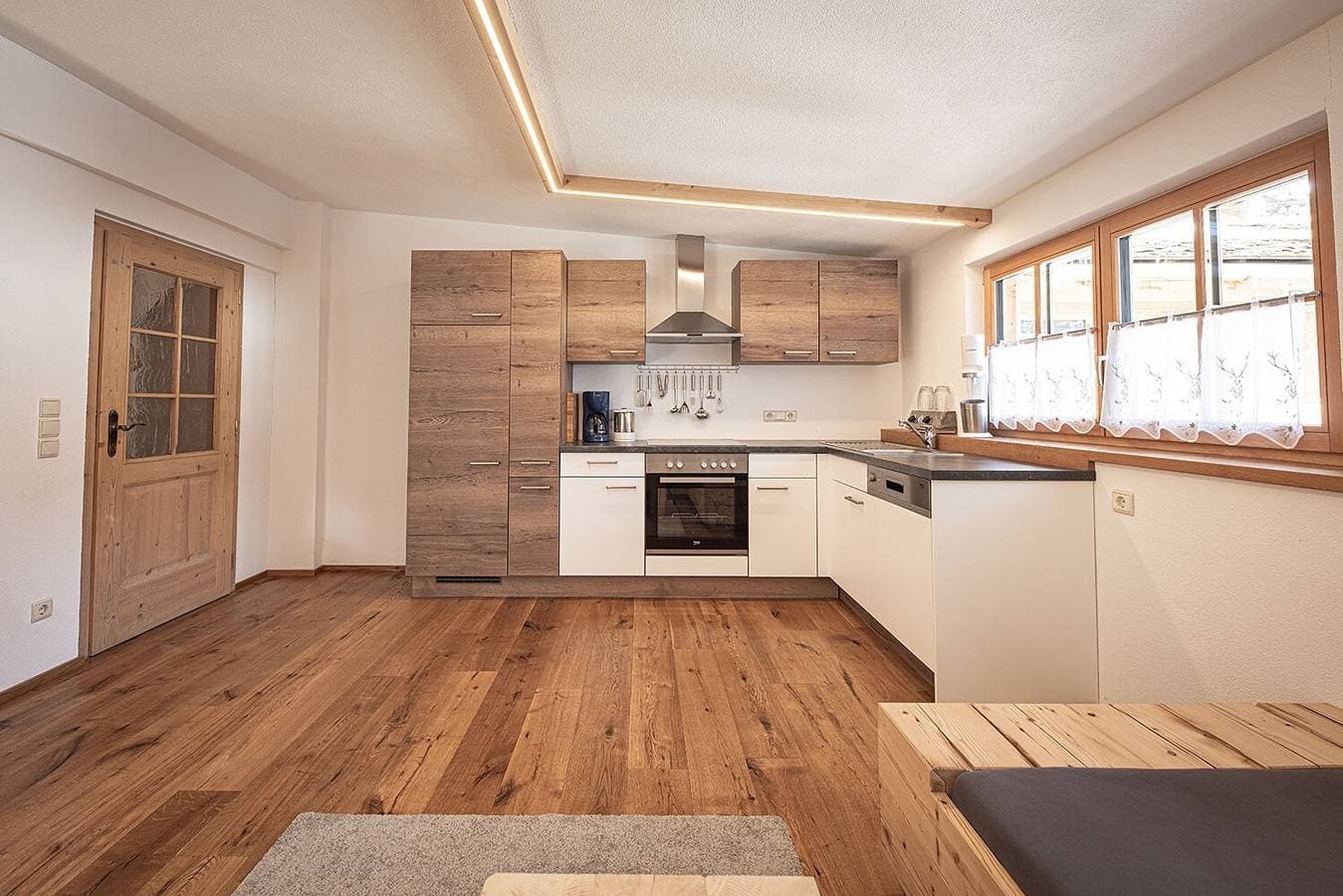 Foto 3 von 10: Ferienwohnung "Edelweiss" mit Bergblick, privater Terrasse und WLAN