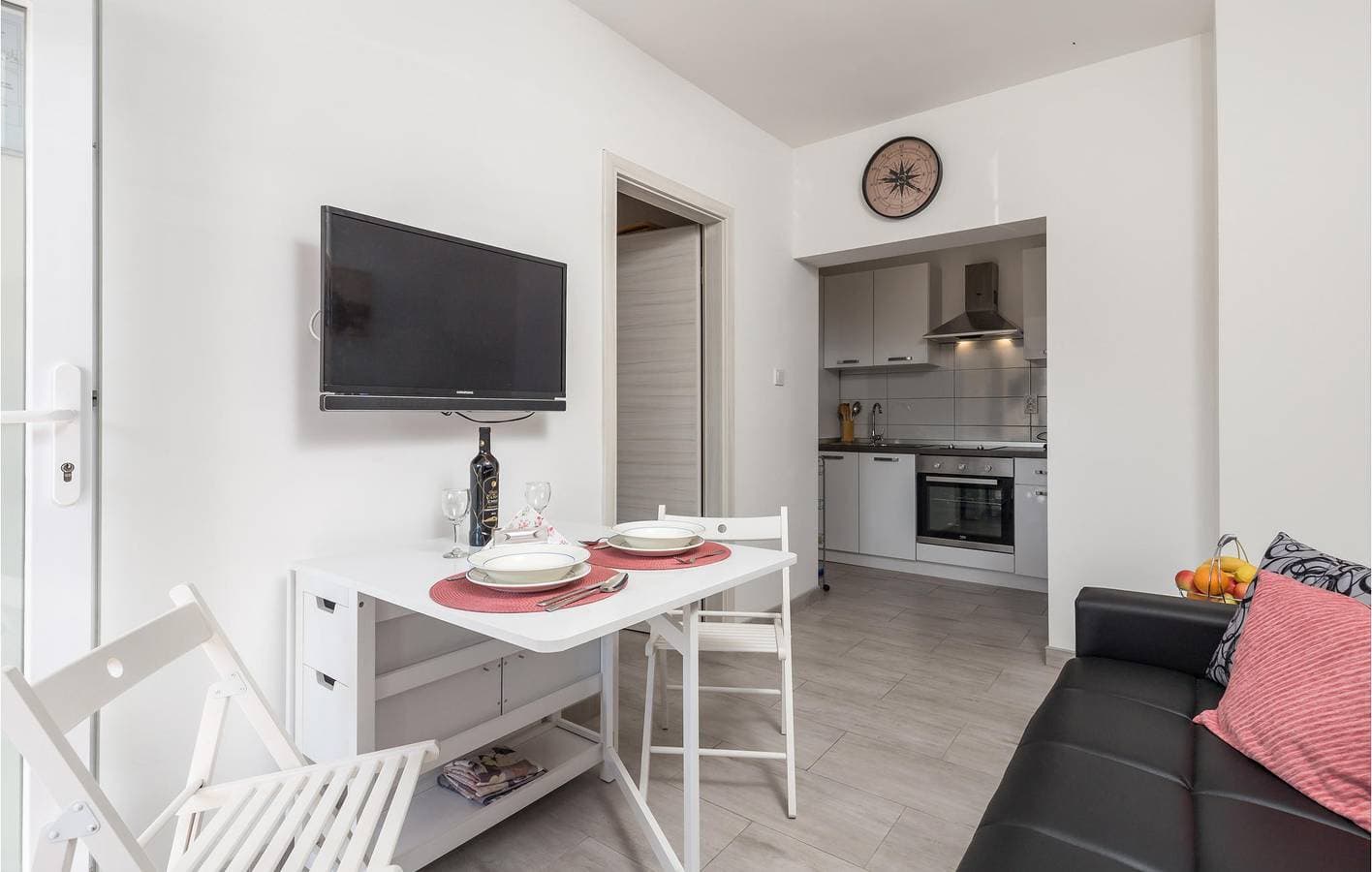 Foto 5 von 22: Modernes Apartment mit Terrasse, 200 m von der Küste und 100 m vom Bistro Melin entfernt