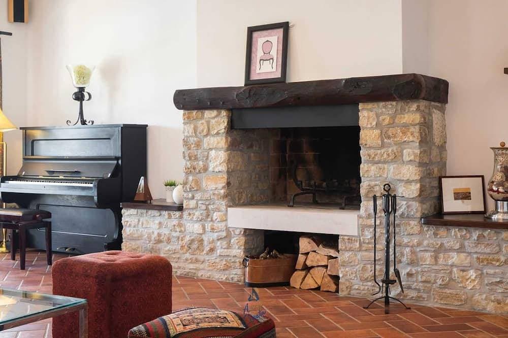 Foto 8 von 30: Charmante Villa mit 4 Schlafzimmern, Pool und Spielplatz
