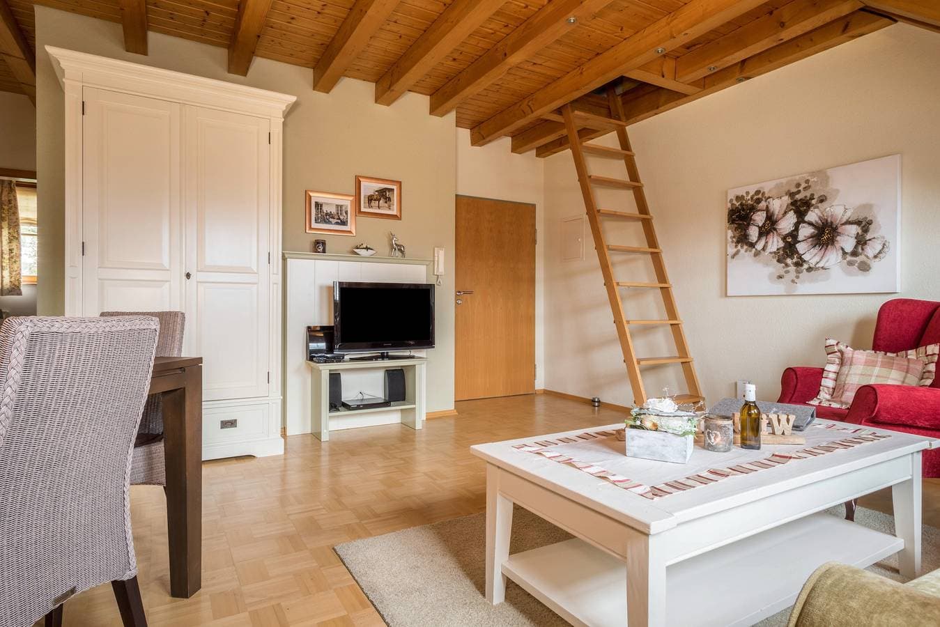 Foto 10 von 32: Charmante Ferienwohnung 5 auf dem "Trostelhof" mit Balkon