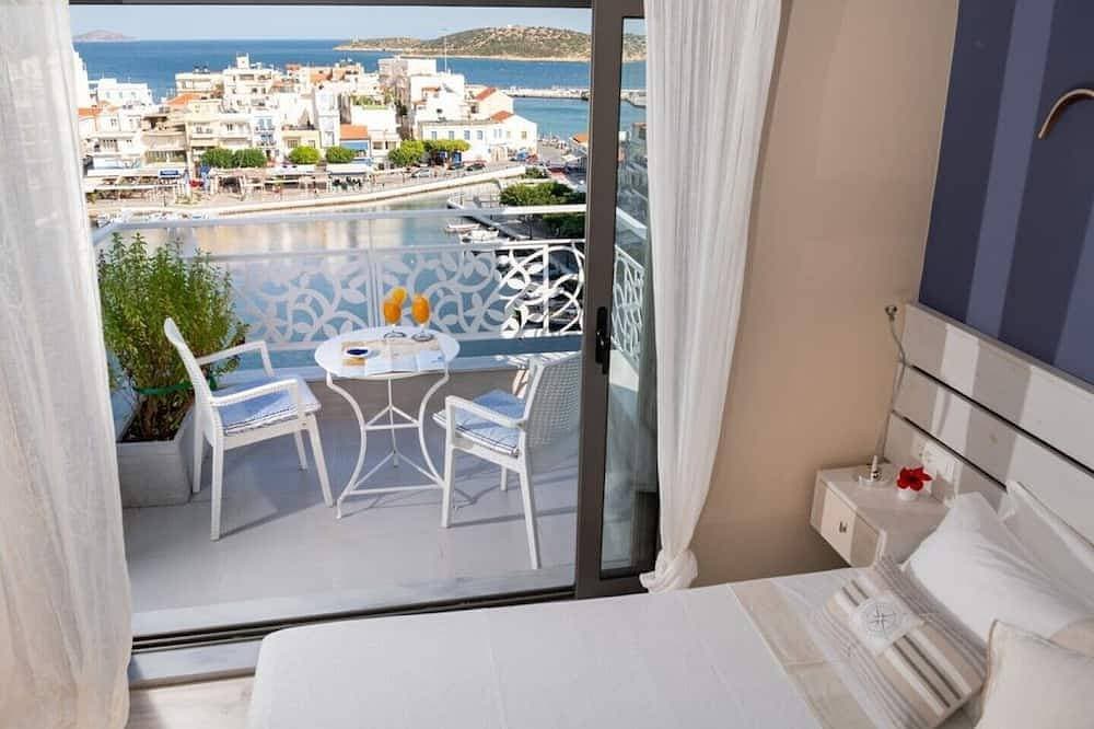 Foto 3 von 15: Über dem Himmel mit Blick auf den malerischen See von Agios Nikolaos