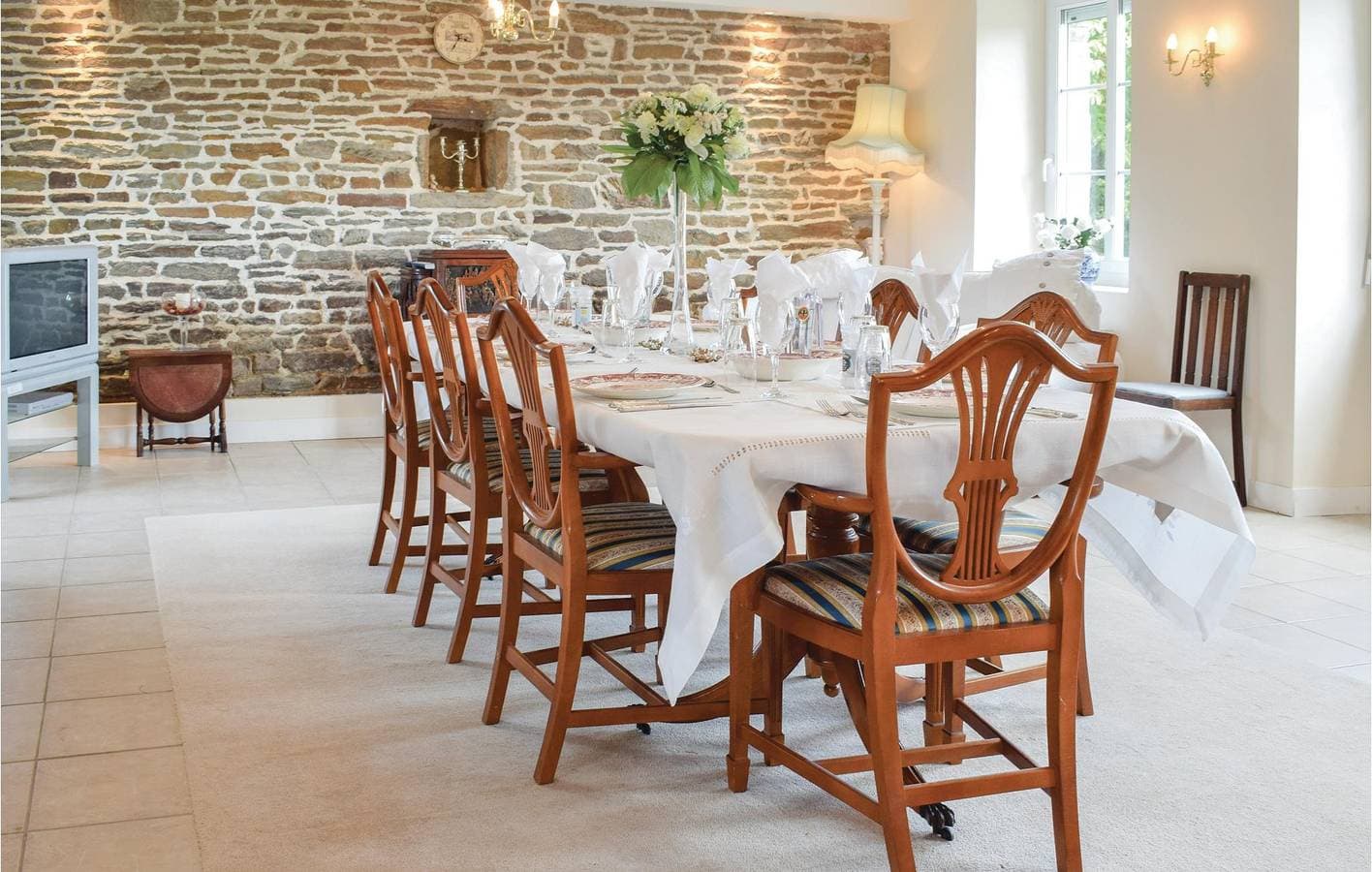 Foto 6 von 37: Geräumige Wohnung mit Garten und Parkplatz