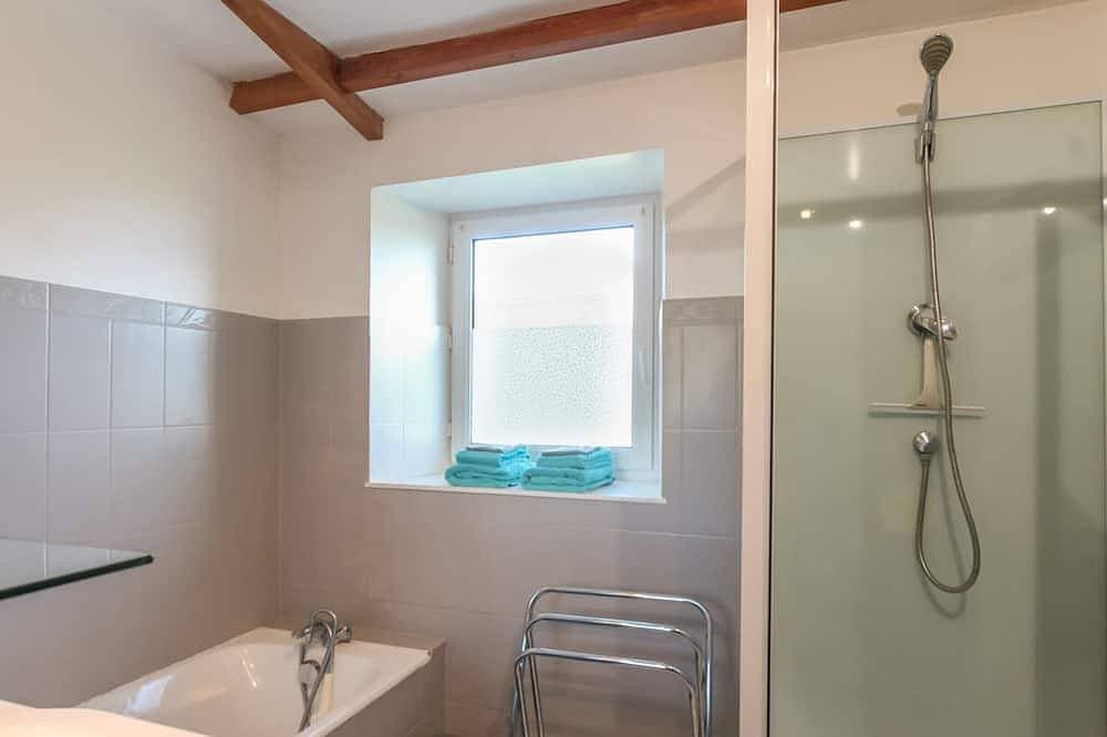 Foto 5 von 22: Haus am Meer mit Kamin und Blumengarten