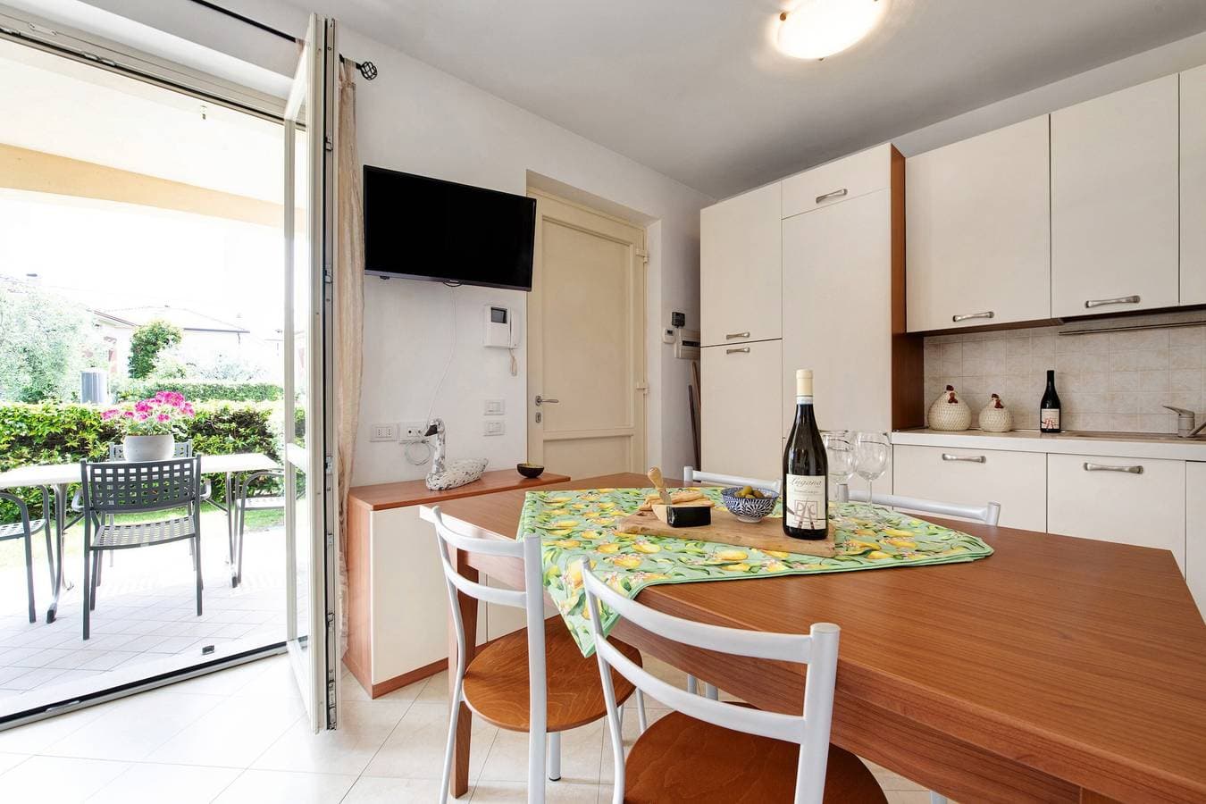 Foto 9 von 21: Ferienwohnung 'Katy Lake Salvia' mit Gemeinschaftspool, privater Terrasse und WLAN