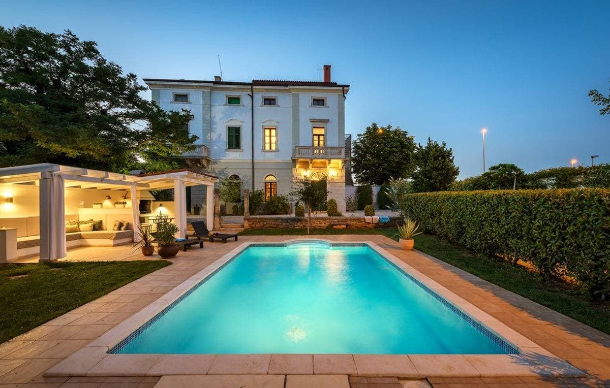 Historische Villa Vigneri mit großem Garten und Pool 1