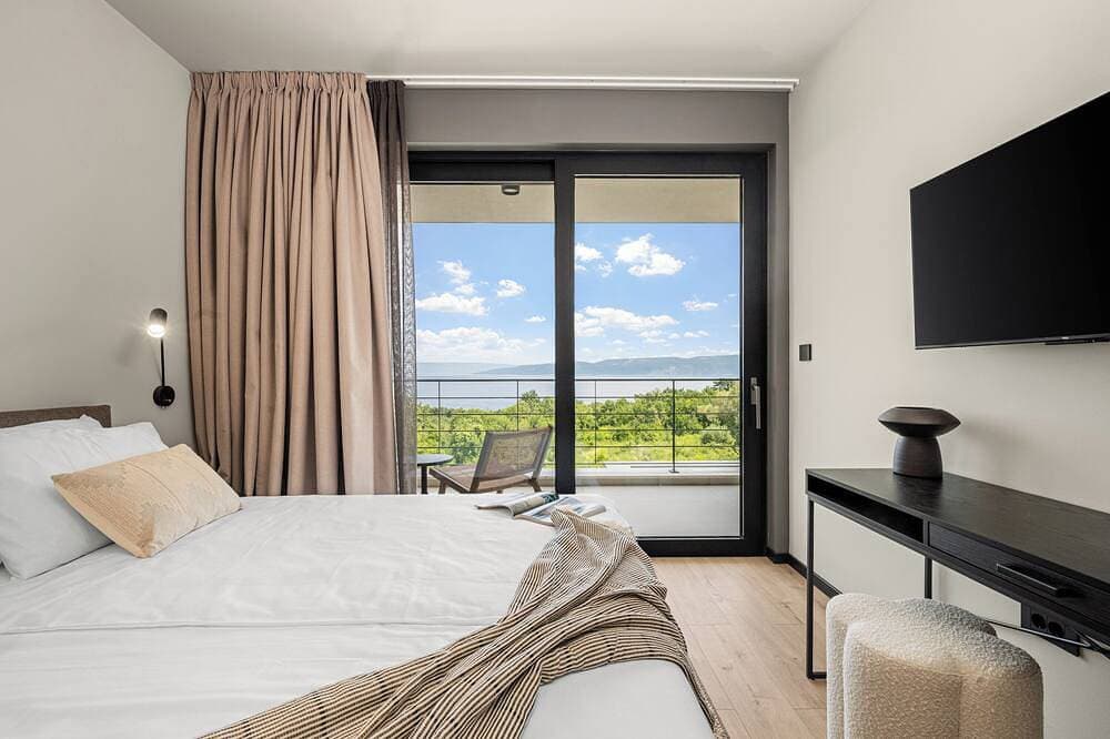Foto 5 von 30: Villa Serenis – a Modern New-Build with Private Pool and Breathtaking Sea Views
