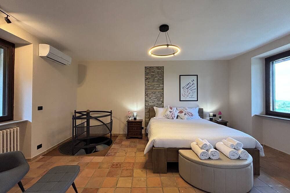 Foto 5 von 30: Relais Portaluna Serena / 1Br + Studio, Sleeps 4, Garden, Langhe Views
