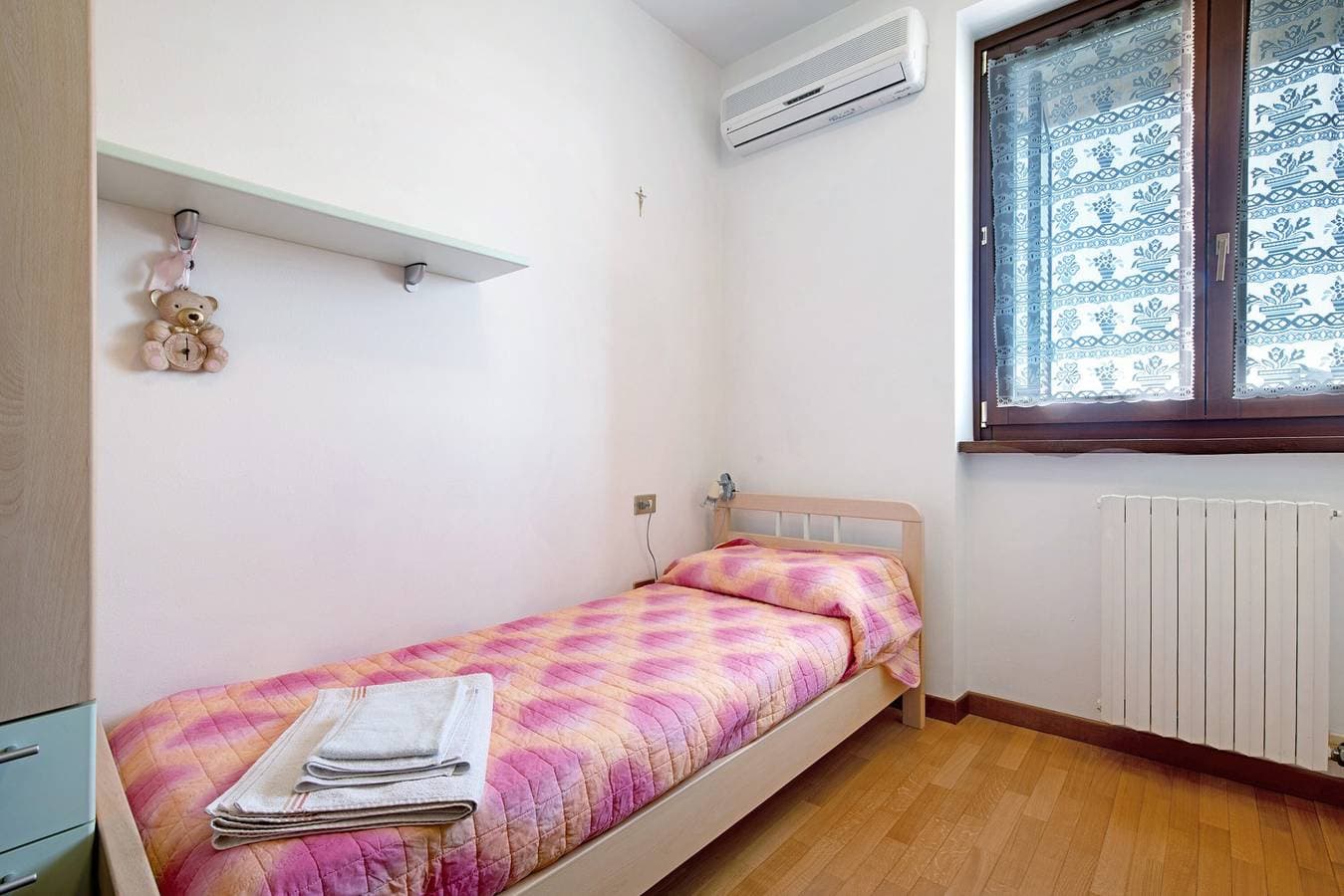 Foto 13 von 21: Ferienwohnung "Residenz San Zeno S P House" mit Gemeinschaftspool, Terrasse und Klimaanlage